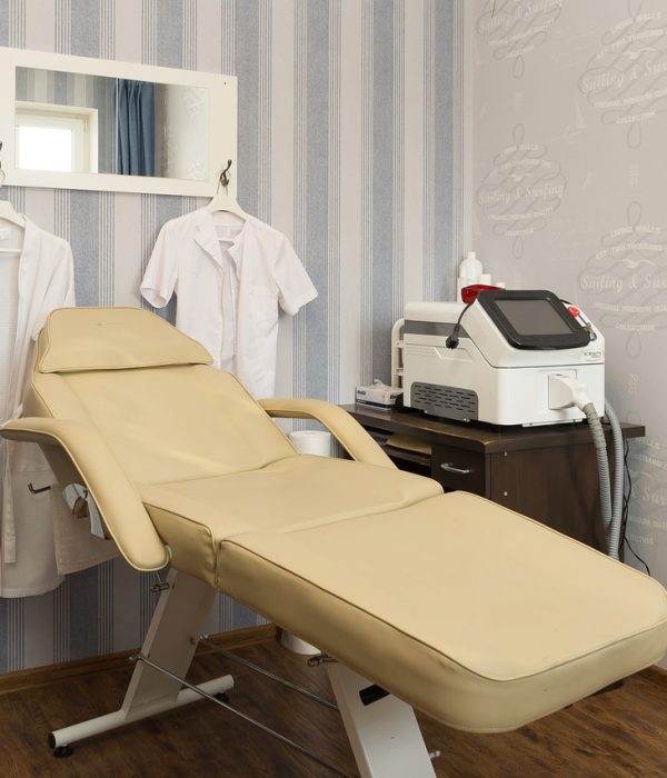cosmetic-chair-4763560_1280